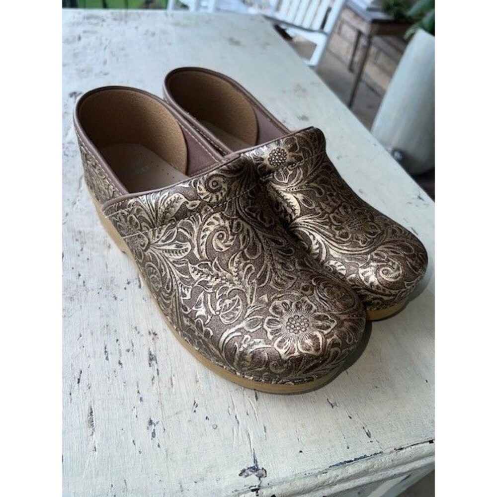 Dansko Antique Gold Tooled Leather Clogs Wm’s Sz 9.5/EU 40 EXCLT